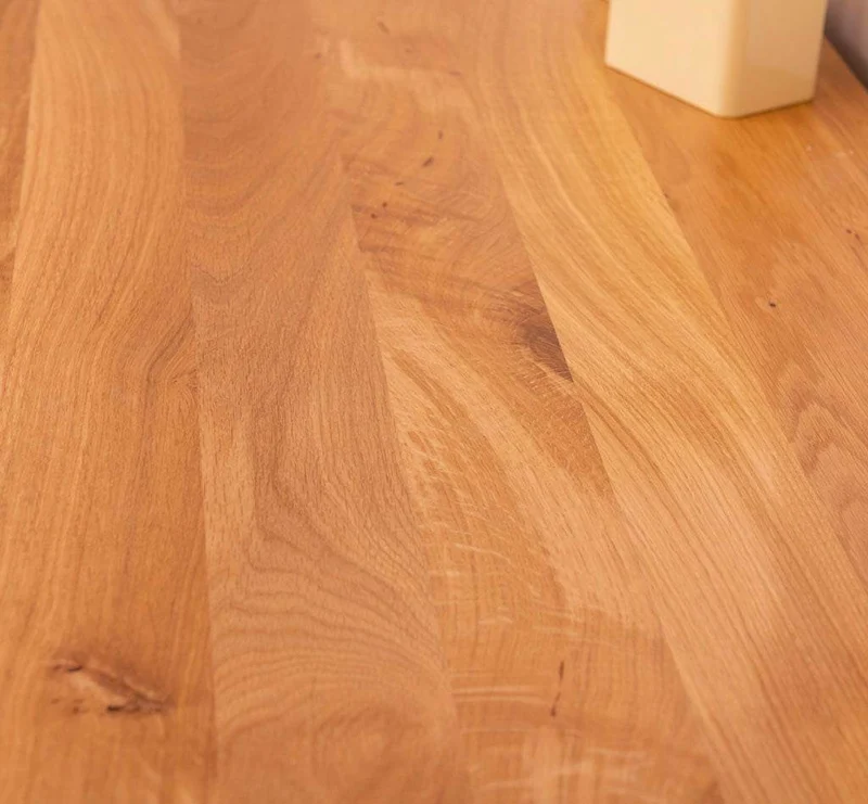 Viertüriges Sideboard aus Massivholz im Landhausstil