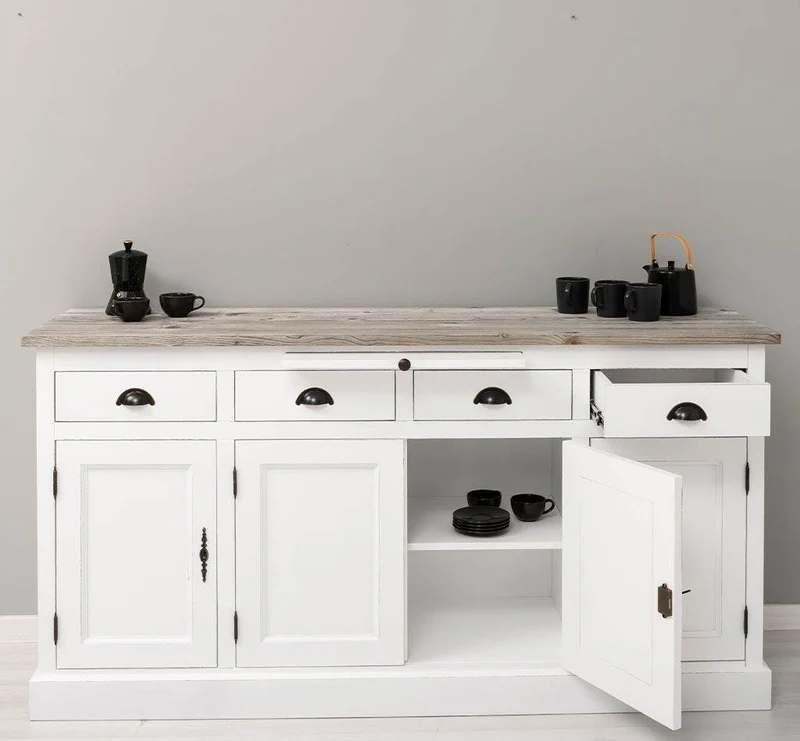 Viertüriges Sideboard aus Massivholz im Landhausstil