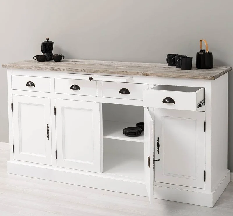 Viertüriges Sideboard aus Massivholz im Landhausstil
