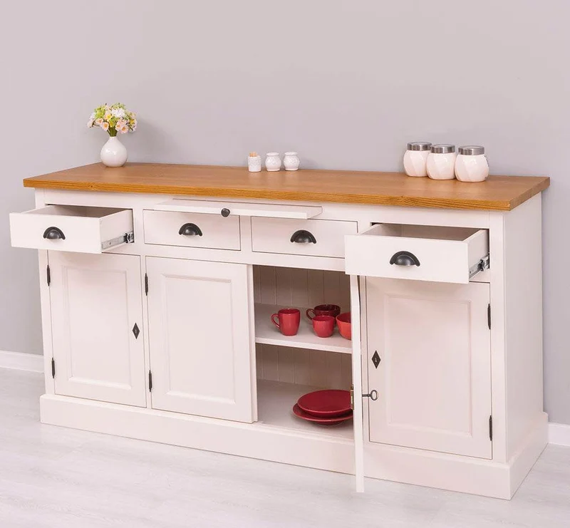 Viertüriges Sideboard aus Massivholz im Landhausstil