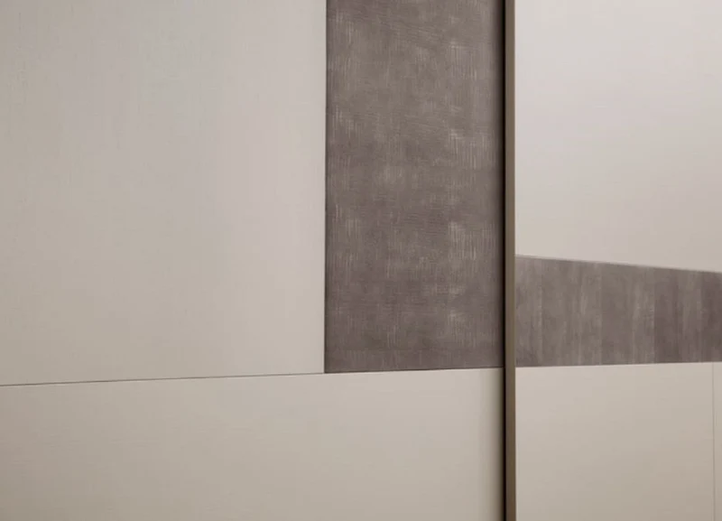 Casa Padrino Luxus Schlafzimmerschrank Cremefarben / Grau 295 x 68 x H. 250 cm - Massivholz Kleiderschrank mit 2 Schiebetüren - Luxus Schlafzimmer Möbel