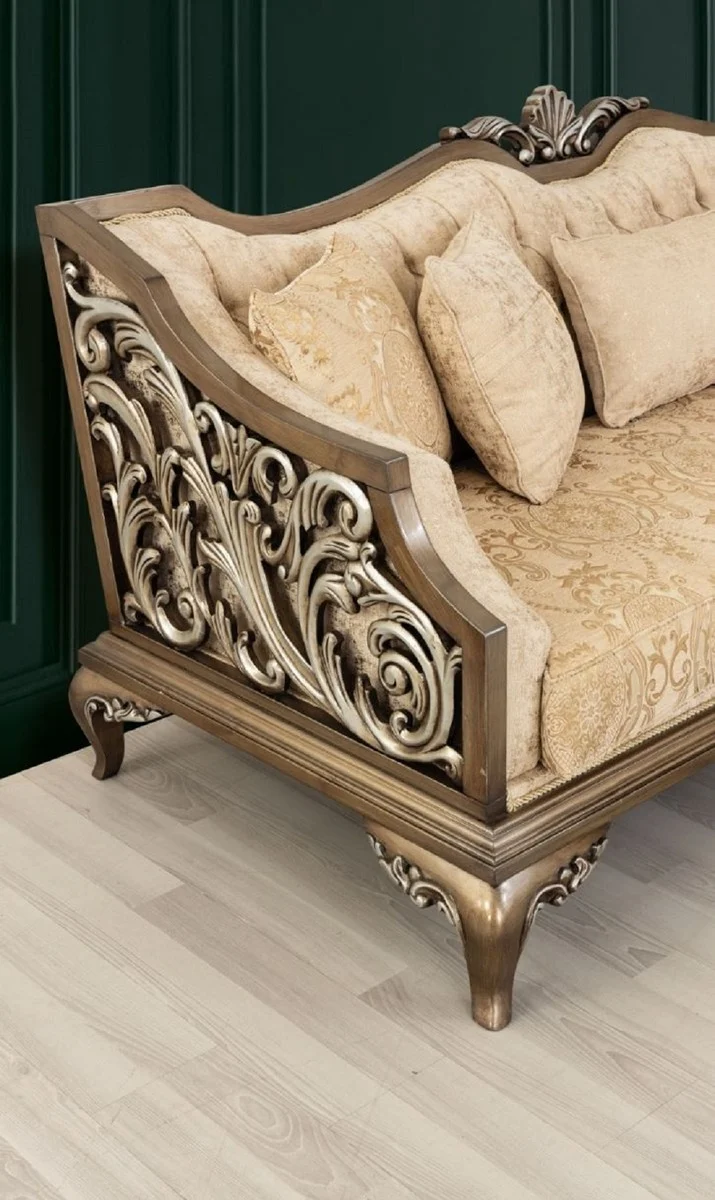 Casa Padrino Luxus Barock Wohnzimmer Set Beige / Gold / Braun / Silber - 2 Sofas & 2 Sessel & 1 Couchtisch - Handgefertigte Barock Wohnzimmer Möbel - Edel & Prunkvoll