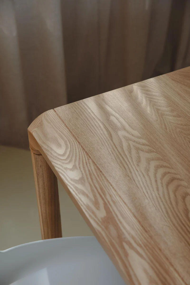 Design Esstisch STORM 180 x 90 cm von Zuiver Esche lackiert