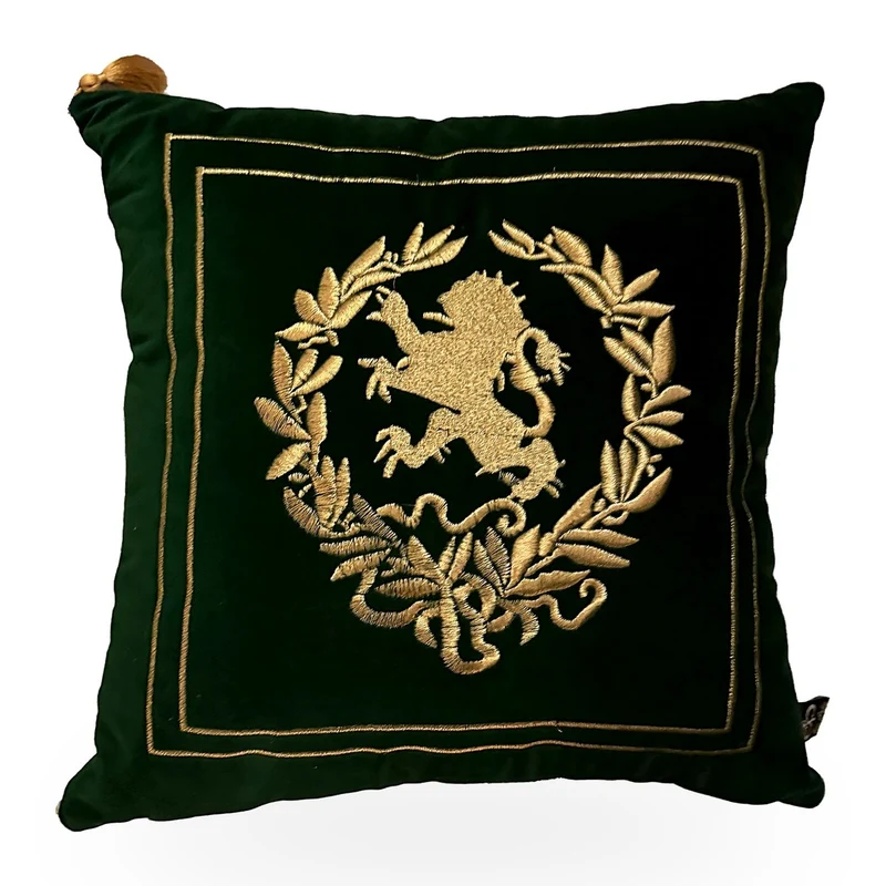 Casa Padrino Dekokissen Loewe im Lorbeerkranz Dunkelgruen / Gold - Zierkissen mit Fuellung