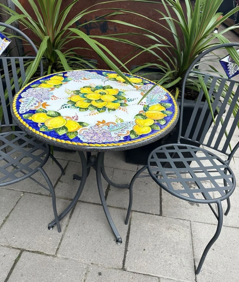 Casa Padrino Luxus Jugendstil Gartentisch Mehrfarbig / Grau Ø 70 cm - Schmiedeeisen Garten Tisch mit Lavastein Tischplatte - Barock & Jugendstil Garten Möbel - Luxus Qualität - Made in Italy
