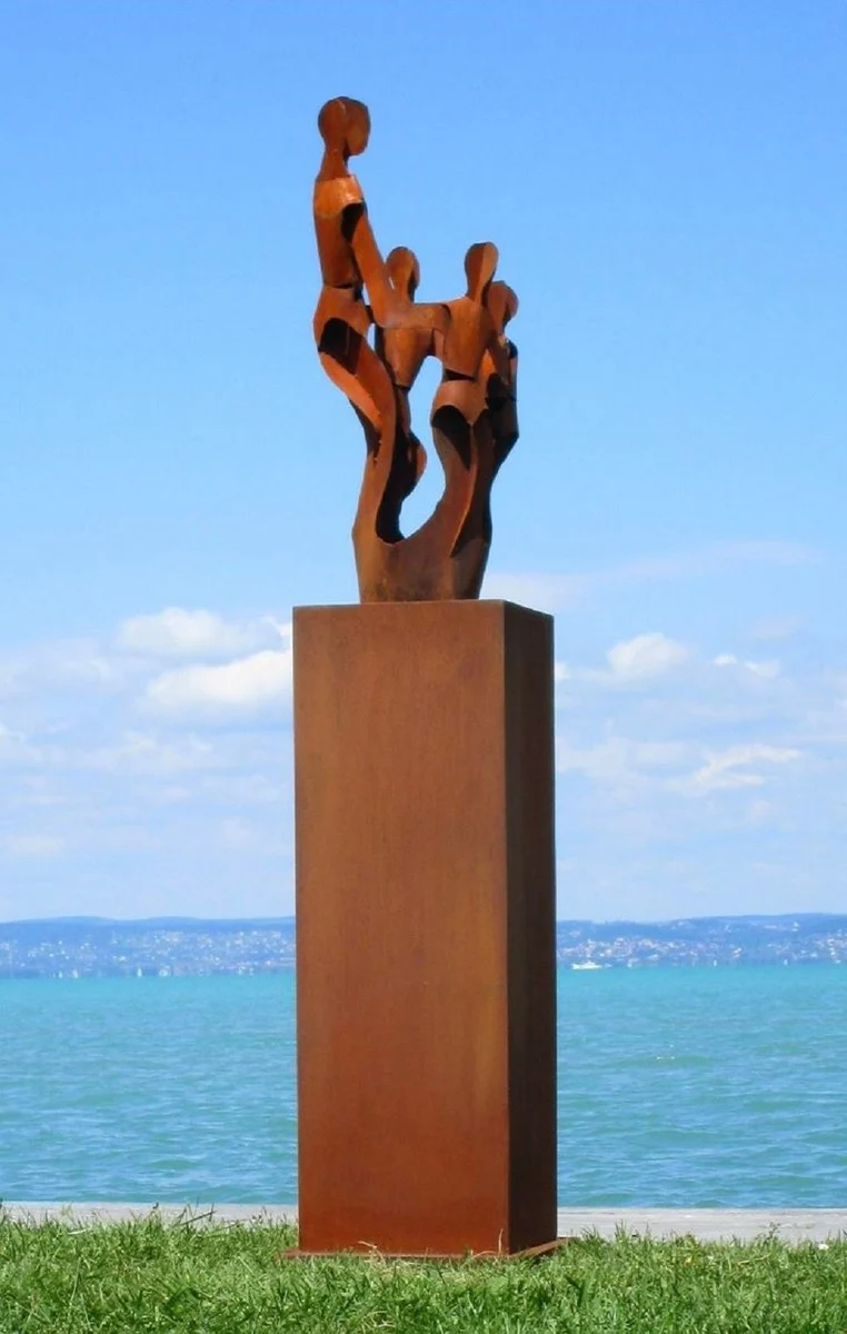 Casa Padrino XXL Garten Deko Metall Skulptur Freunde auf Säule Rost H. 182 cm