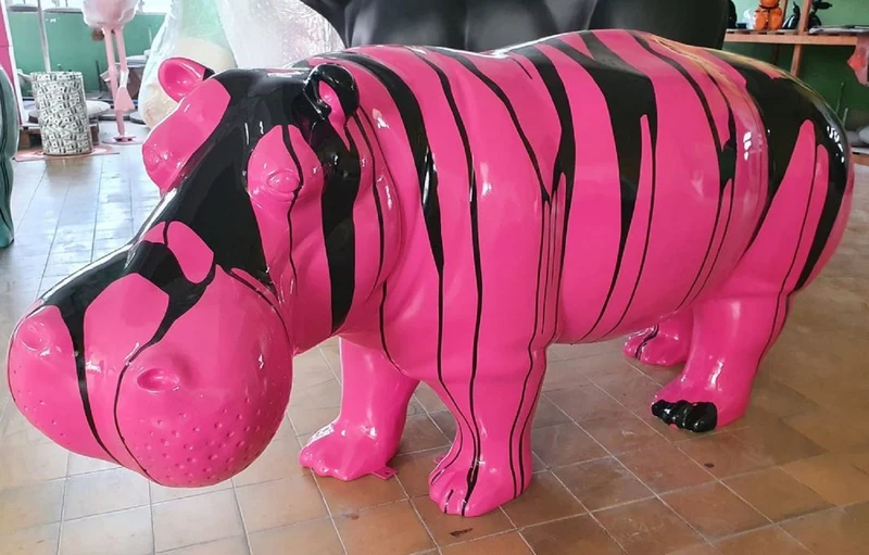 Casa Padrino XXL Deko Skulptur Nilpferd Pink / Schwarz 175 cm - Lebensgroße Garten Deko Figur