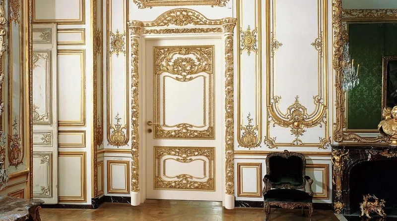 Casa Padrino Luxus Barock Wohnungstür Weiß / Gold - Prunkvolle Massivholz Tür mit Rahmen - Luxus Möbel im Barockstil - Barock Möbel - Hotel Möbel - Barock Einrichtung - Edel & Prunkvoll