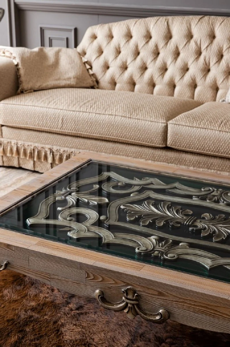 Casa Padrino Luxus Barock Couchtisch Naturfarben / Silber - Handgefertigter Massivholz Wohnzimmertisch mit Glasplatte - Barock Wohnzimmer Möbel