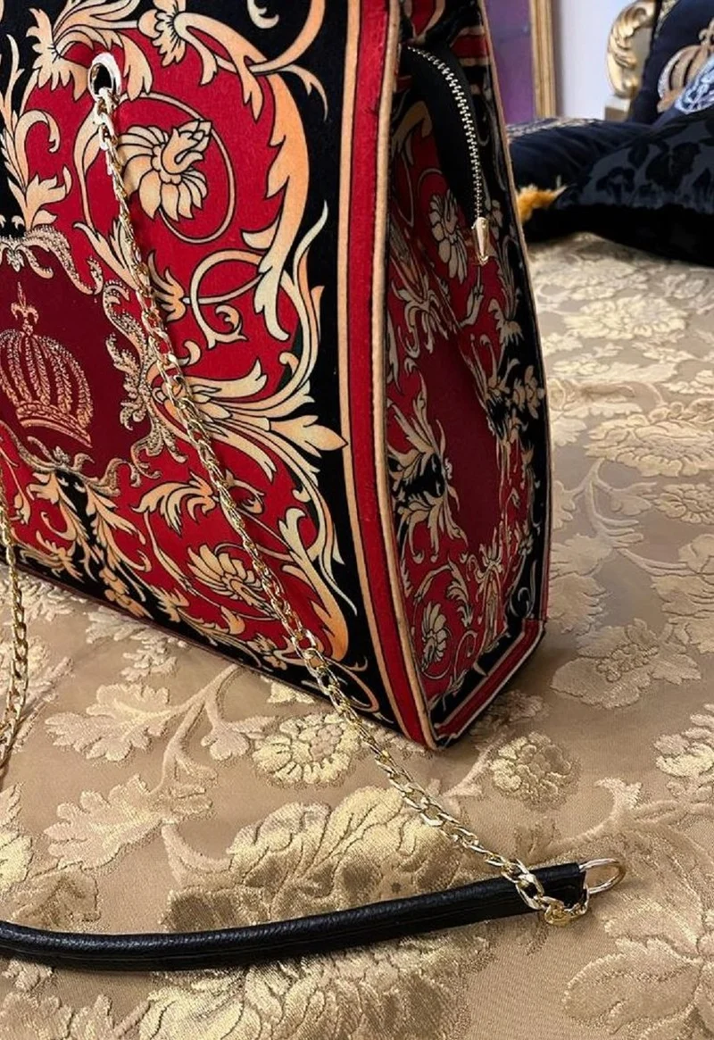 Pompöös by Casa Padrino Luxus Damen Handtasche Krone und Glitzersteine Rot / Schwarz / Gold 43 x H. 43 cm - designed by Harald Glööckler