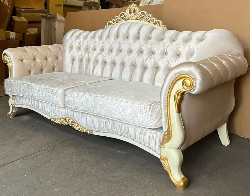 Casa Padrino Luxus Barock Sofa Silber / Creme / Gold - Barockstil Wohnzimmer Sofa mit Glitzersteinen - Luxus Wohnzimmer Möbel im Barockstil - Barock Möbel - Barock Einrichtung