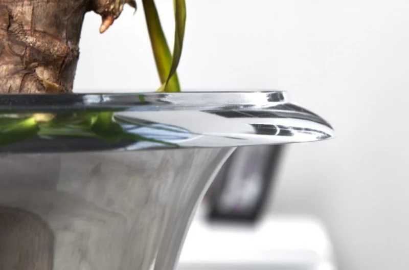 Casa Padrino Designer Aluminium Vase Silber Ø 35 x H. 60 cm - Luxus Blumenvase im Pokal Design
