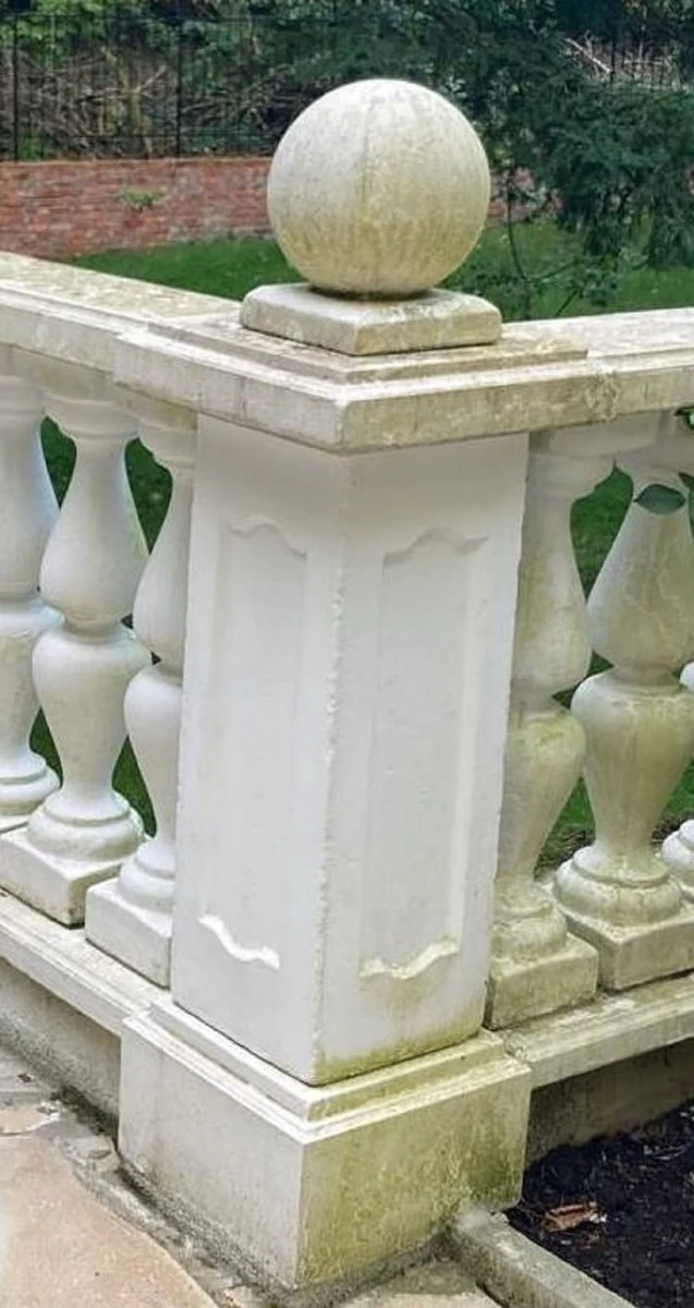 Casa Padrino Barock Garten Deko Säule mit Kugel Weiß 33 x 33 x H. 106 cm - Antik Stil Stein Säule - Prunkvolle Gartensäule - Barock Garten & Terrassen Deko Accessoires - Gartendeko im Barockstil