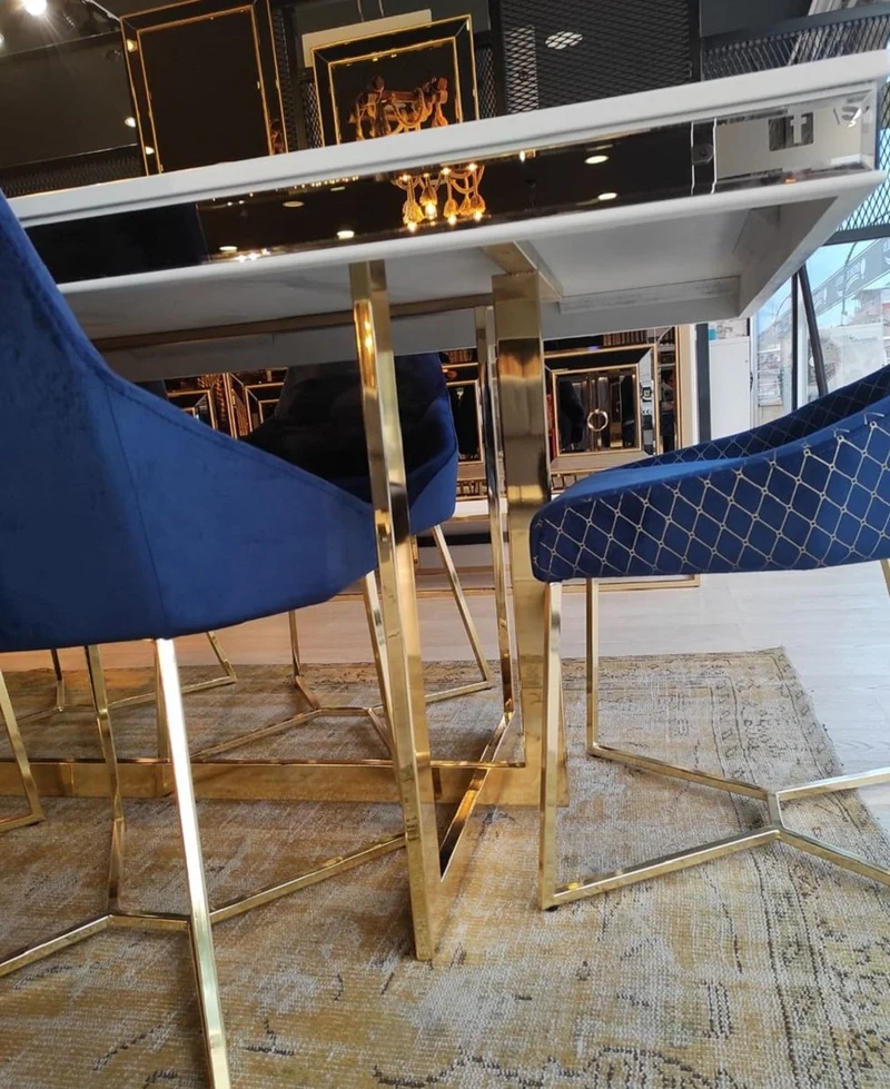 Casa Padrino Luxus Esstisch Weiß / Gold 208 x 101 x H. 80 cm - Rechteckiger Küchentisch mit Glasplatte - Esszimmer Möbel - Küchen Möbel - Luxus Möbel - Luxus Einrichtung - Möbel Luxus