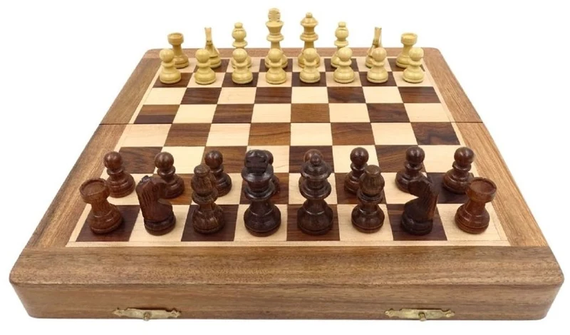 Casa Padrino Luxus Schach Set Braun / Beige 25 x 25 cm - Zusammenklappbares Holz Schachspiel - Holz Schachbrett mit Holz Schachfiguren - Luxus Deko Accessoires