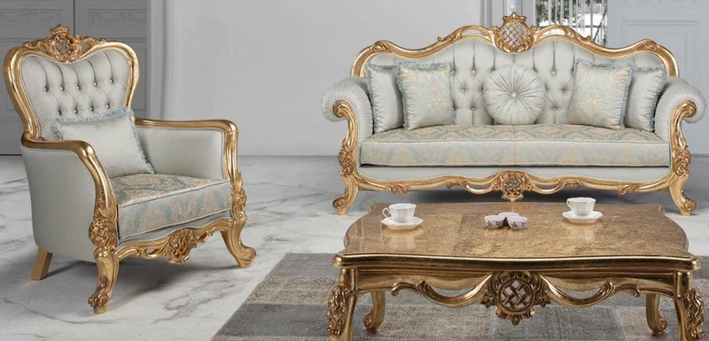 Casa Padrino Luxus Barock Wohnzimmer Set Hellblau / Türkis / Gold - 2 Sofas & 2 Sessel & 1 Couchtisch - Wohnzimmer Möbel im Barockstil - Edel & Prunkvoll