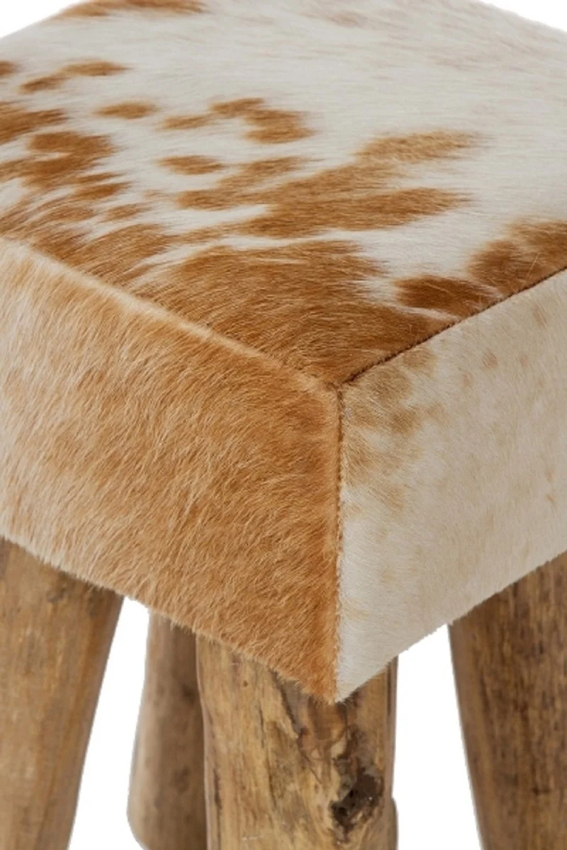 Casa Padrino Landhausstil Fellhocker Braun / Weiß / Naturfarben 30 x 30 x H. 45 cm - Sitzhocker mit Massivholz Beinen