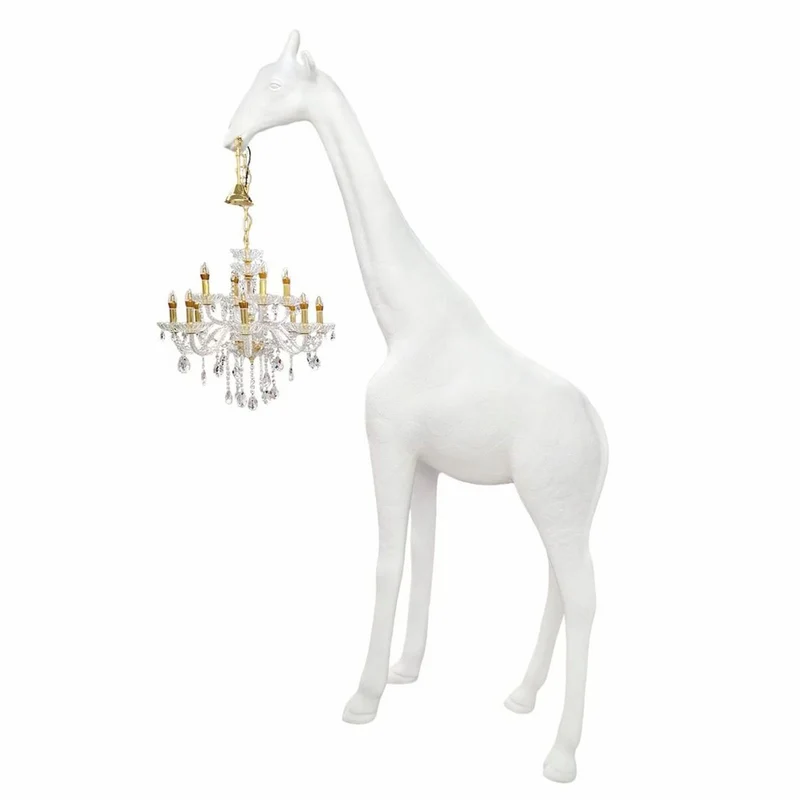 Casa Padrino XXL Stehleuchte Giraffe mit Barock Kronleuchter Matt Weiß / Gold H. 265 cm