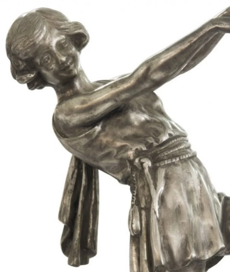 Casa Padrino Luxus Bronzefigur tanzende Dame Silber / Schwarz 22 x 11 x H. 51 cm - Dekofigur auf Holzsockel
