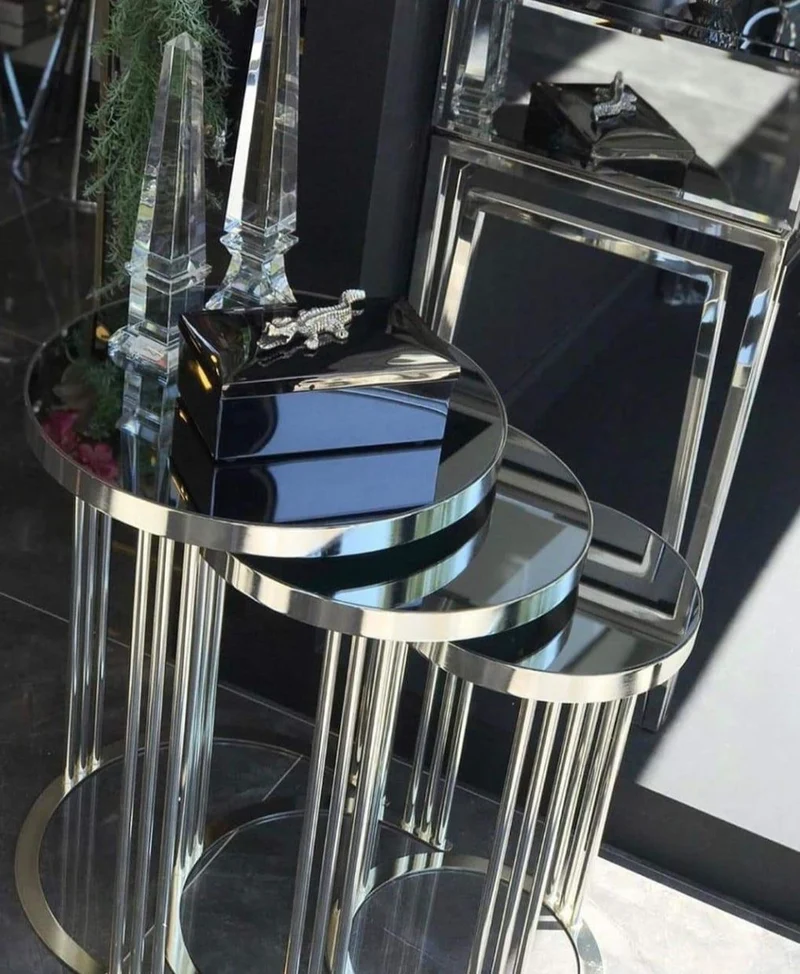 Casa Padrino Luxus Beistelltisch Set Silber - 3 runde Metall Tische mit Glasplatte - Wohnzimmer Möbel - Luxus Möbel