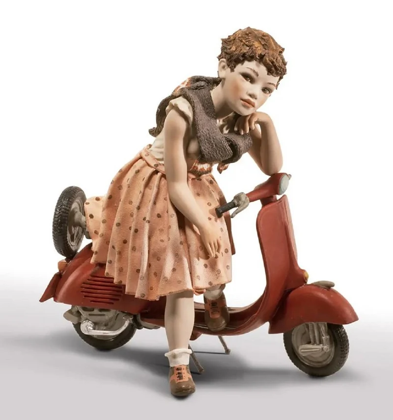 Casa Padrino Porzellan Deko Skulptur Mädchen mit Roller H. 27,5 cm - Made in Italy