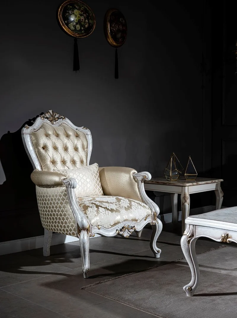 Casa Padrino Luxus Barock Sessel Gold / Antik Weiß / Gold 80 x 80 x H. 116 cm - Wohnzimmer Sessel mit elegantem Muster und dekorativem Kissen - Barock Wohnzimmer Möbel