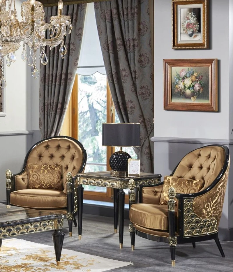 Casa Padrino Luxus Barock Wohnzimmer Set Gold / Schwarz - 2 Sofas & 2 Sessel & 1 Couchtisch & 2 Beistelltische - Prunkvolle Barock Möbel - Luxus Qualität