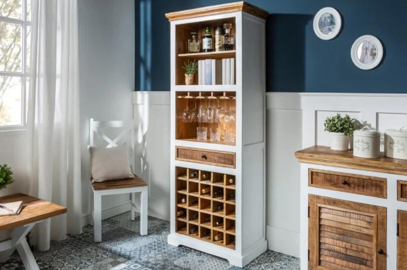Casa Padrino Landhausstil Weinschrank Weiß / Naturfarben 72 x 40 x H. 196 cm - Handgefertigter Massivholz Barschrank - Barmöbel im Landhausstil