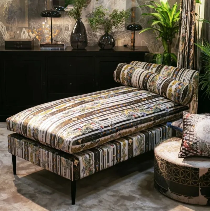 Casa Padrino Luxus Chaiselongue mit Streifen Mehrfarbig / Schwarz 84 x 164 x H. 80 cm - Wohnzimmer Liegesessel - Recamiere - Wohnzimmer Möbel - Luxus Möbel