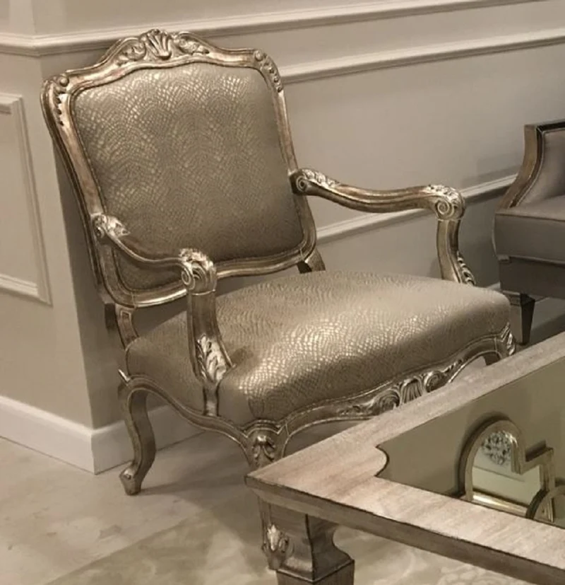 Casa Padrino Luxus Barock Sessel Silber / Antik Silber - Prunkvoller Wohnzimmer Sessel - Barock Wohnzimmer Möbel - Edel & Prunkvoll