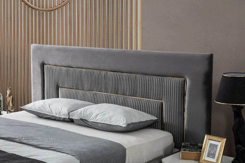 Casa Padrino Luxus Schlafzimmer Set Grau / Weiß / Gold - 1 Doppelbett mit Kopfteil & 2 Nachttische - Schlafzimmer Möbel - Luxus Kollektion