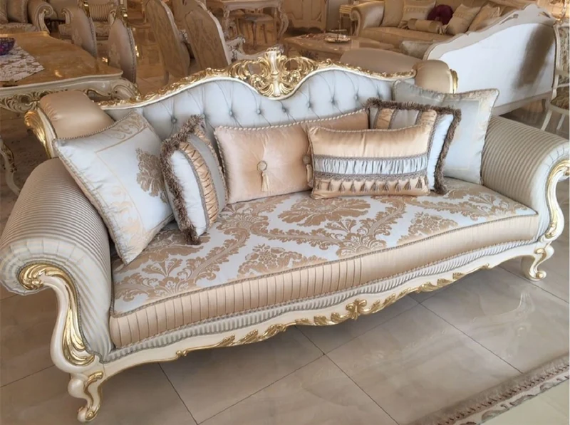 Casa Padrino Luxus Barock Sofa Hellblau / Weiß / Gold - Prunkvolles Wohnzimmer Sofa mit elegantem Muster - Barock Wohnzimmer Möbel