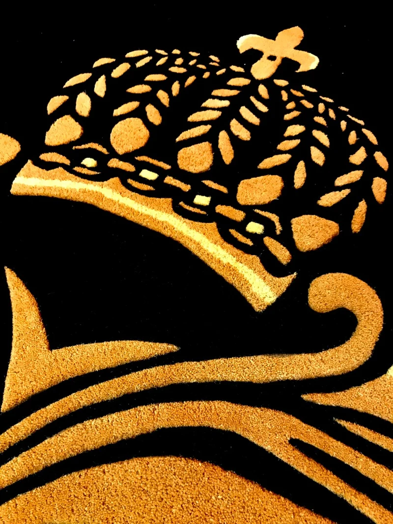 Pompöös by Casa Padrino Luxus Teppich von Harald Glööckler 80 x 150 cm Krone Schwarz / Gold - Barock Design Teppich - Handgewebt aus Wolle