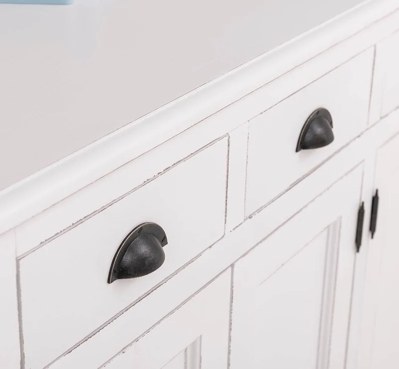 Großes Sideboard aus Massivholz mit sechs Schubladen und Türen