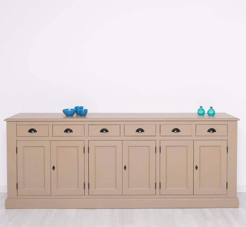 Großes Sideboard aus Massivholz mit sechs Schubladen und Türen