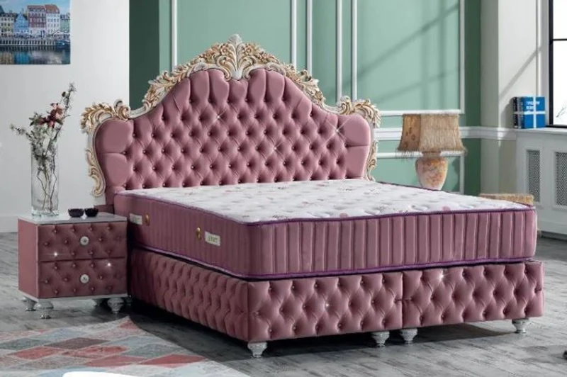 Casa Padrino Barock Doppelbett Rosa / Weiß / Antik Gold - Prunkvolles Samt Bett mit Glitzersteinen und Matratze - Schlafzimmer Set im Barockstil