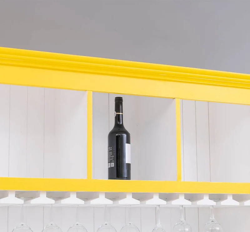 Großer Buffetschrank aus Massivholz mit Glashalterungen in verschiedenen Farben