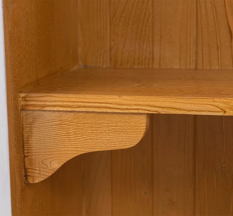 Küchen- und Buffetschrank aus Massivholz im Landhausstil