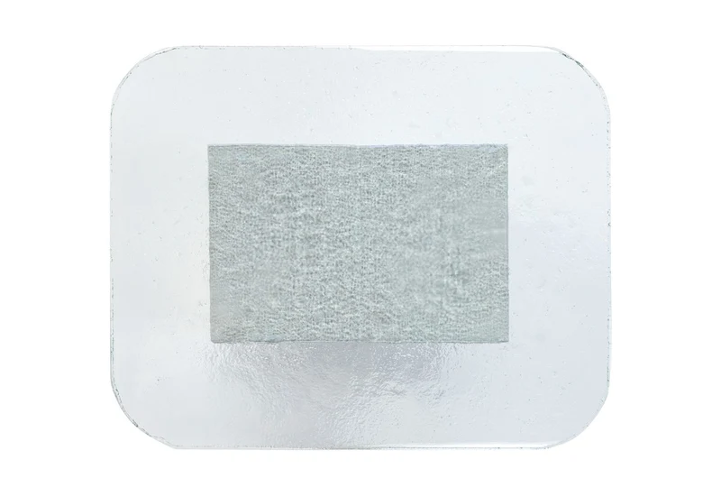 Casa Padrino Luxus Beistelltisch Cremeweiß 50 x 40 x H. 46 cm - Handgefertigter Keramik Beistelltisch mit Platte aus strukturiertem Klarglas - Luxus Möbel