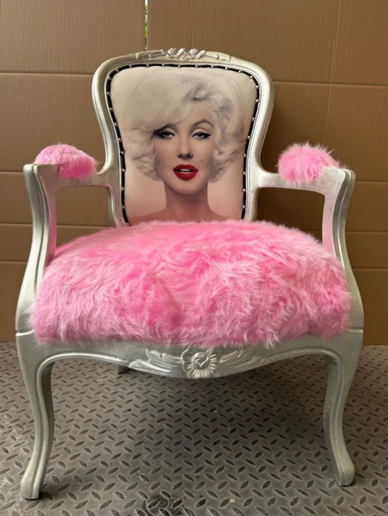 Casa Padrino Luxus Barock Salon Stuhl mit Armlehnen in Rosa und Silber - Massives Buchenholz, 63 x 67 x 95,5 cm