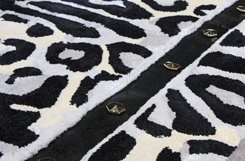 Casa Padrino Luxus Teppich mit Leoparden Design Grau / Creme / Schwarz 160 x 230 cm - Rechteckiger Wohnzimmer Teppich - Moderner Schlafzimmer Teppich - Luxus Interior - Luxus Qualität