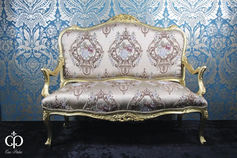 Casa Padrino Barock Sofa im italienischen Stil, Creme mit Goldmuster und Goldrahmen, 138 x 68 x 111 cm