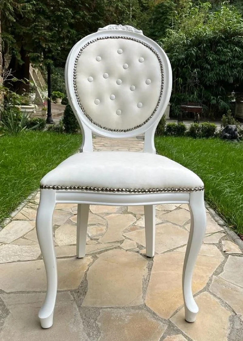 Casa Padrino Luxus Barock Esszimmer Stuhl Creme / Weiß - Handgefertigter Barockstil Stuhl mit edlem Kunstleder - Esszimmer Möbel im Barockstil - Barock Möbel - Barock Einrichtung