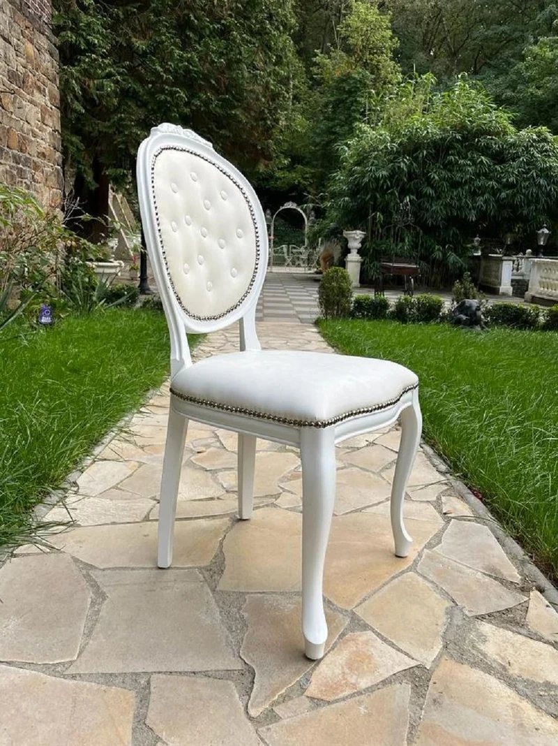 Casa Padrino Luxus Barock Esszimmer Stuhl Creme / Weiß - Handgefertigter Barockstil Stuhl mit edlem Kunstleder - Esszimmer Möbel im Barockstil - Barock Möbel - Barock Einrichtung