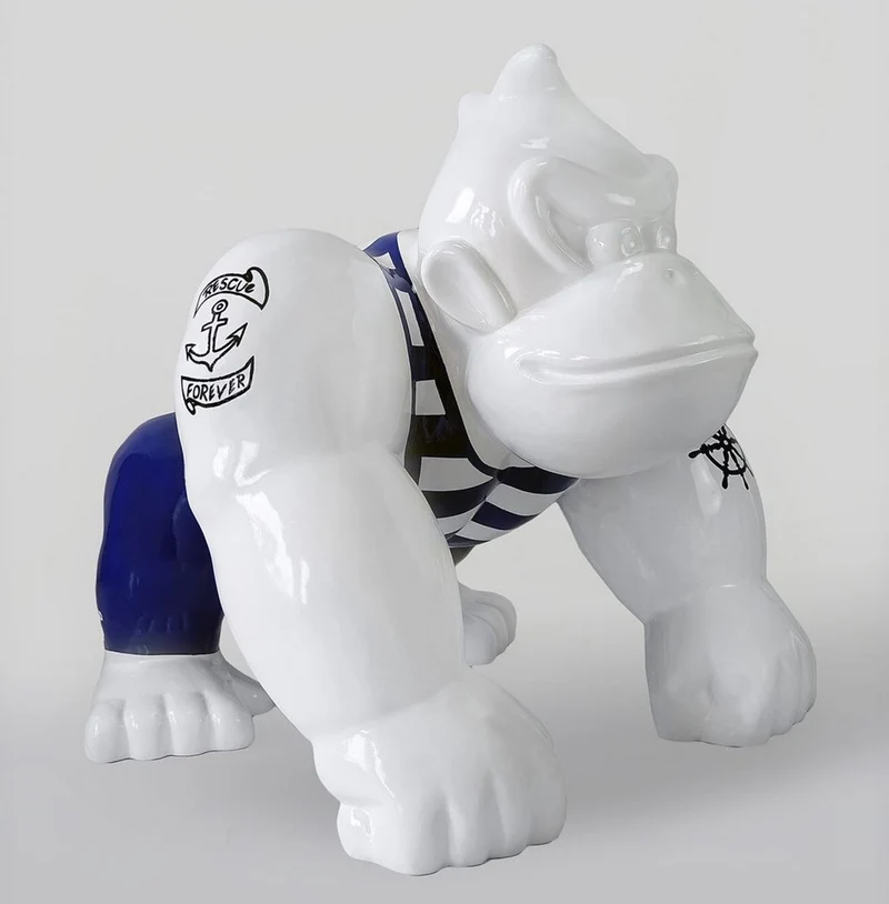 Casa Padrino XXL Deko Skulptur Gorilla Affe Weiß / Blau / Schwarz H. 104 cm - XXL Deko Figur