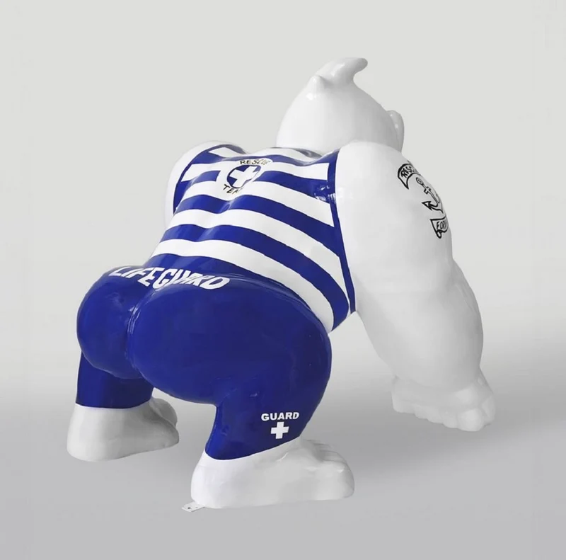 Casa Padrino XXL Deko Skulptur Gorilla Affe Weiß / Blau / Schwarz H. 104 cm - XXL Deko Figur
