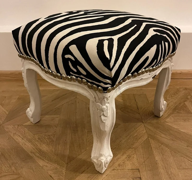 Casa Padrino Barock Fußhocker mit Zebra Design Schwarz / Weiß - Barockstil Hocker - Barock Möbel