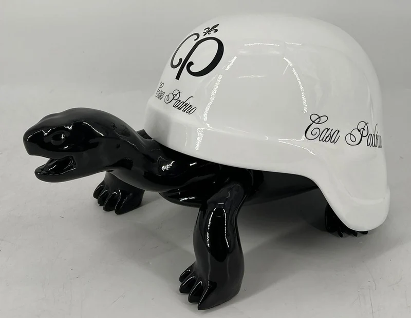 Casa Padrino Luxus Deko Figur Schildkröte Schwarz / Weiß 40 cm - Deko Skulptur