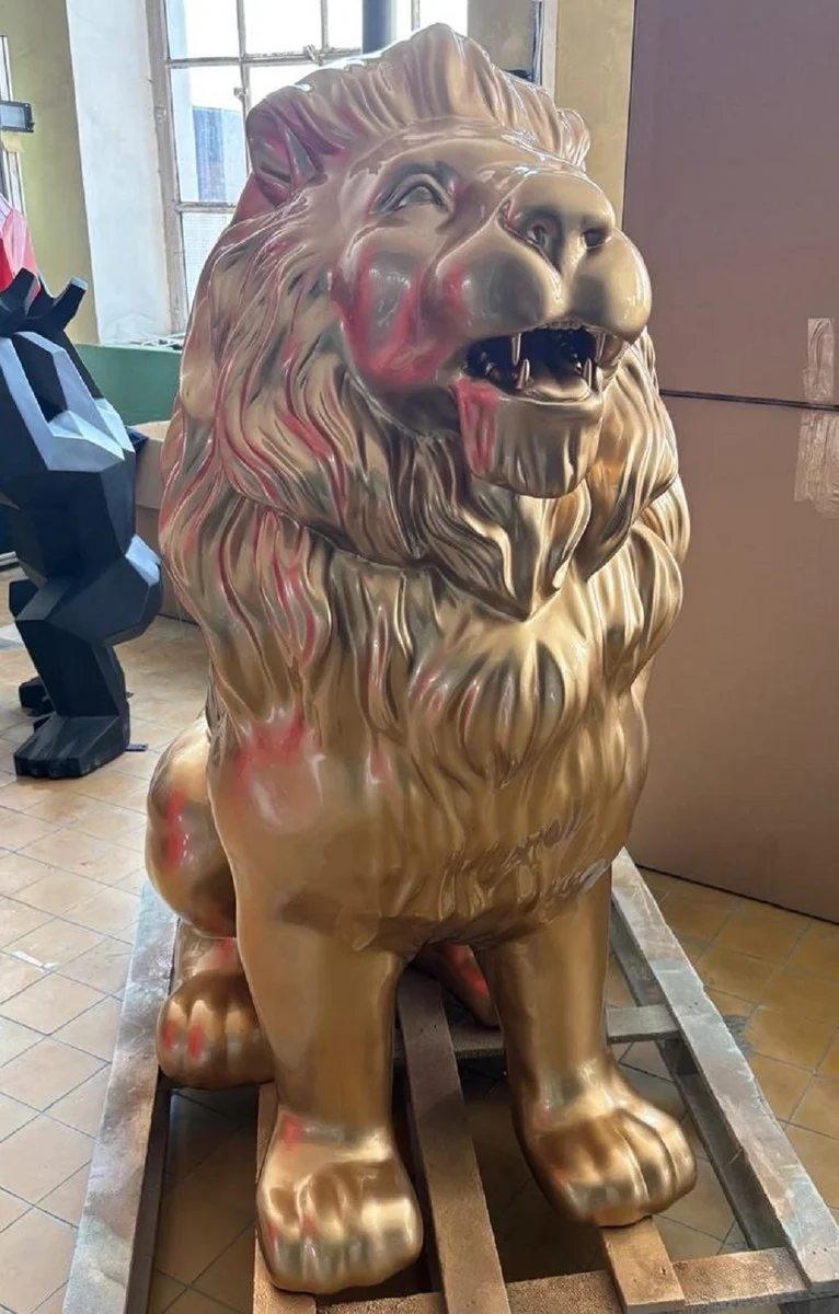 Casa Padrino XXL Deko Skulptur Löwe Gold H. 143 cm - Garten Deko Figur