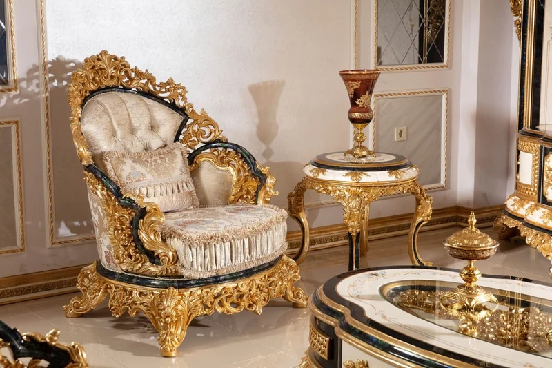 Casa Padrino Luxus Barock Wohnzimmer Set Gold / Weiß / Blau / Gold - 2 Sofas & 2 Sessel & 1 Couchtisch & 2 Beistelltische - Handgefertigte Wohnzimmer Möbel im Barockstil - Edel & Prunkvoll
